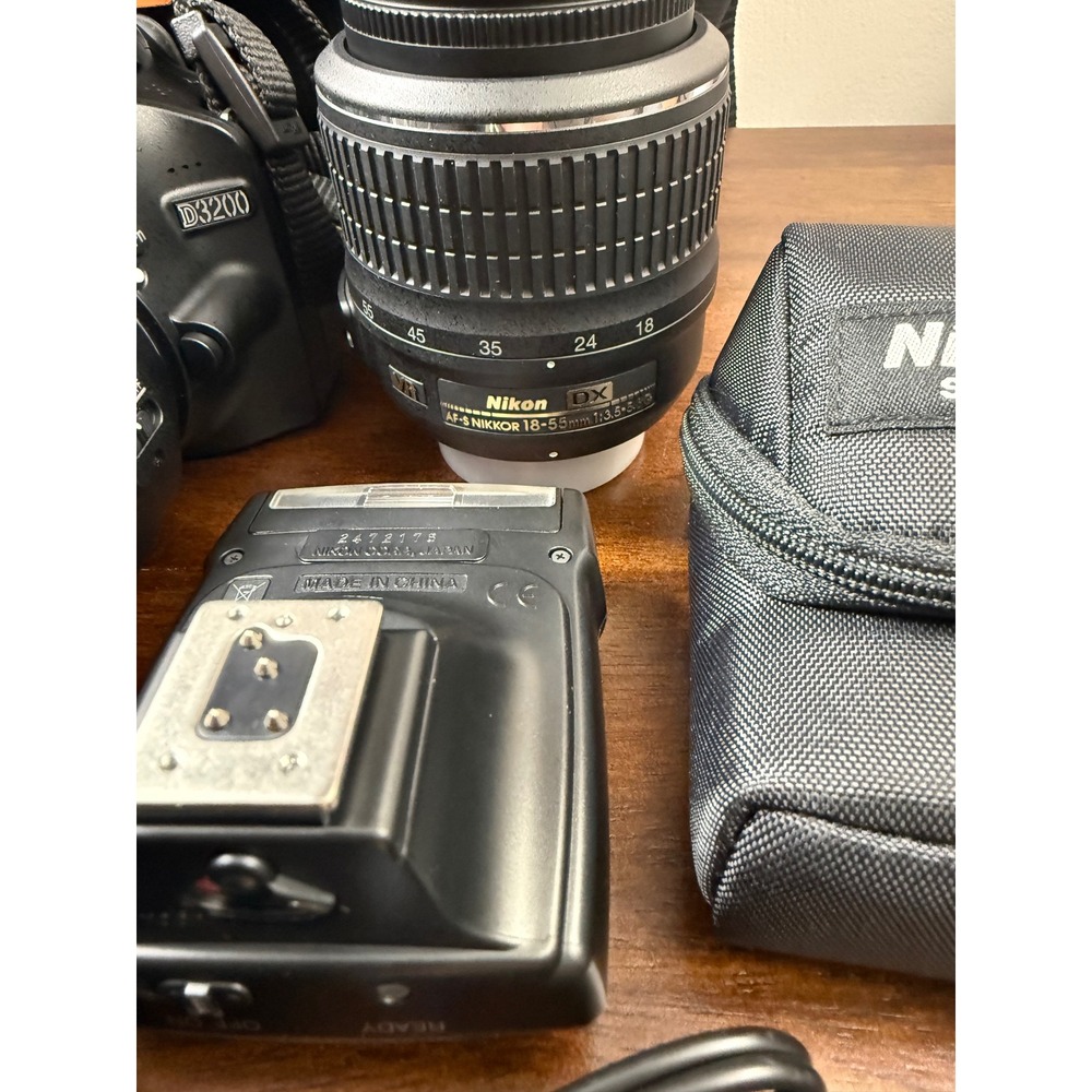Nikon D3200 DSLR Camera Bundle 3 Lenses 18-55mm 55-300mm 50mm as-400 Flash - Picture 10 of 11